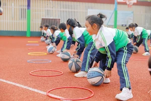 标题：学生篮球运动员如何在学校里进行智能放松？